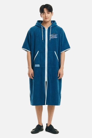 [배럴] 유니 에센셜 집업 솔리드 판초 타월 딥블루 (B6SUWPO201DBL)_BLUE-a
