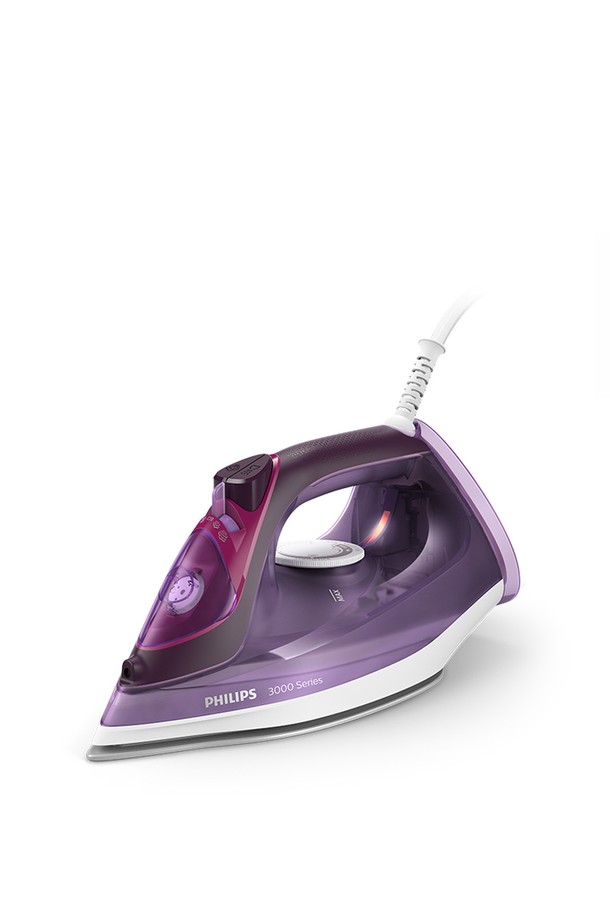 필립스 스팀다리미 3000시리즈 DST3041/30은 강력한 스팀으로 옷감의 주름을 효과적으로 제거해 줍니다. 35초 예열 후 분당 40g의 지속 스팀을 분사하며, 순간 스팀은 200g까지 가능합니다. 300ml 물탱크 용량과 2000-2600W의 강력한 성능을 자랑하며, 세라믹 열판으로 부드러운 다림질이 가능합니다. 물떨어짐 방지 시스템, 수직 스팀, 석회질 제거 기능, 화상 방지 설계로 안전하게 사용할 수 있으며, KC인증, 전자파적합등록, 전기안전인증을 획득하여 안심하고 사용할 수 있습니다. 보관 박스, 수직/수평 다림질, 모든 섬유 사용 가능하며, 1.2kg의 가벼운 무게와 1.9m 코드 길이로 편리하게 사용할 수 있습니다.
