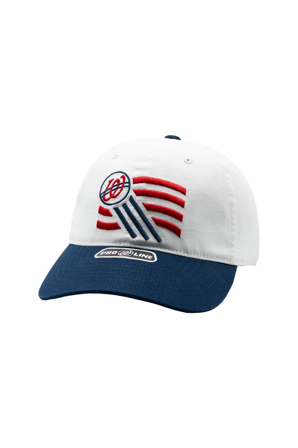 1994년 USA 볼캡, 위얼드월드 로고 자수가 돋보이는 볼캡입니다. 남녀 모두 착용 가능하며, 깊은 모자 깊이와 넉넉한 둘레감으로 편안한 착용감을 제공합니다. 봄, 여름, 가을 계절에 어울리는 화이트, 네이비 컬러로 출시되었으며, 헤리티지 감성과 스트릿 스타일을 동시에 즐길 수 있습니다.
