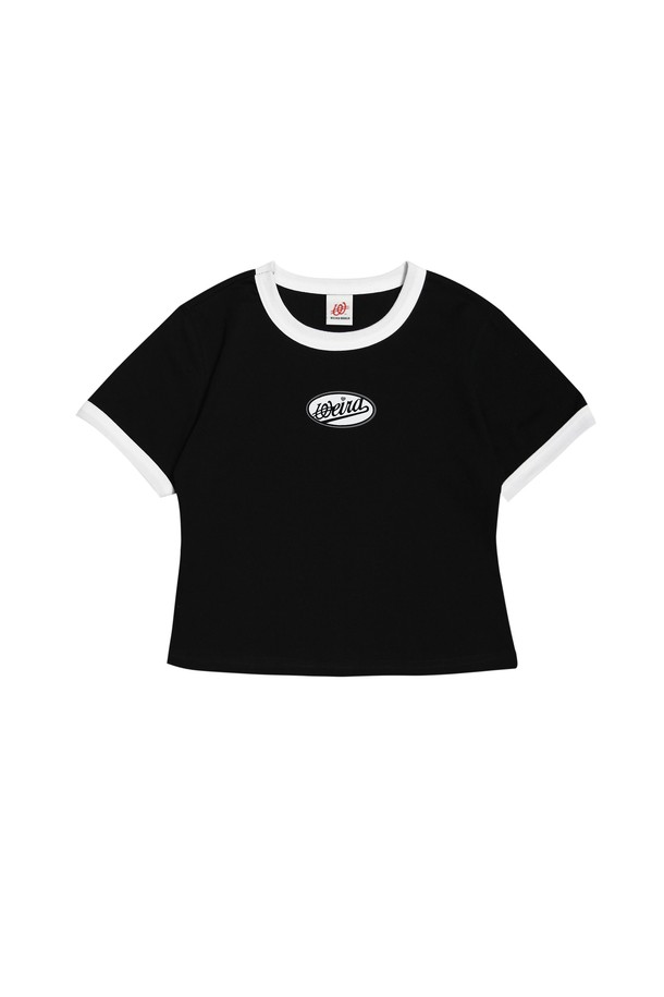 위얼드월드 와펜 크롭 링거 티셔츠는 블랙 컬러에 하트 로고 패턴이 돋보이는 캐주얼 티셔츠입니다. 면과 폴리에스테르 혼방의 부드러운 촉감과 얇은 두께로 봄, 여름에 시원하게 착용 가능하며, 링거 디자인과 크롭핏으로 트렌디한 스타일을 연출합니다. 고밀도 20수 CP 단일 원단에 수축 및 변형 방지 처리가 더해져 렌타 및 텀블 가공으로 완성되어 뛰어난 퀄리티를 자랑합니다.
