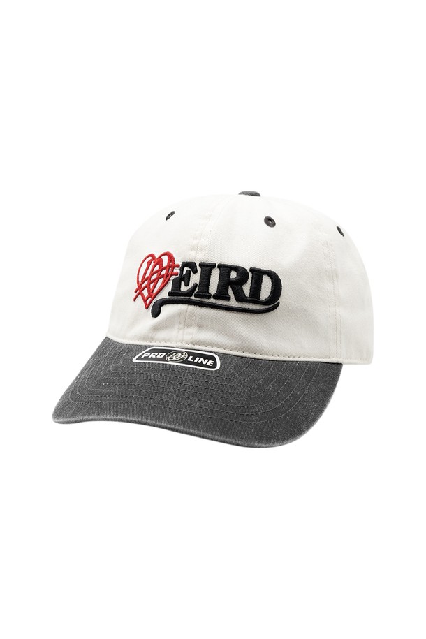 웨이브 하트로고 피그먼트 배색 볼캡은 캐주얼, 미니멀, 스트리트 스타일을 즐기는 분들을 위한 아이템입니다. 부드러운 면 소재로 제작되어 편안한 착용감을 선사하며, 깊은 모자 깊이로 얼굴이 작아 보이는 효과를 줍니다. 빈티지한 피그먼트 가공과 웨이브 하트 로고 디자인이 돋보이며, 배색 컬러가 개성 있는 포인트를 더합니다. 봄, 여름, 가을, 산책룩에 활용하기 좋으며, 조절 가능한 사이즈로 누구나 편안하게 착용할 수 있습니다.
