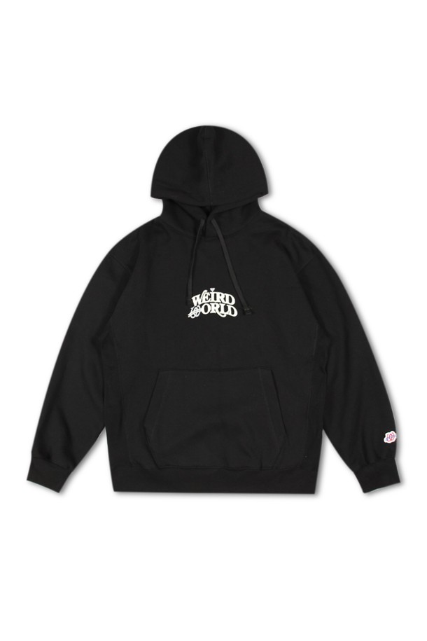 위얼드월드_하트로고 헤비스웻 후디_BLACK은 일상과 캐주얼 스타일을 모두 만족시키는 공용 후드티입니다. 가을, 겨울 시즌에 적합하며, 두꺼운 두께감과 기모 안감으로 보온성을 높였습니다. 블랙 컬러에 하트 로고 패턴으로 포인트를 더했으며, 루즈핏 디자인과 리브 소매단, 헤비웨이트 소재, 견고한 실루엣이 특징입니다. 캐주얼, 스트릿, 미니멀 스타일을 즐기는 분들께 추천하며, 겨울 데일리룩, 집콕룩, 산책룩 등 다양한 TPO에 활용하기 좋습니다.
