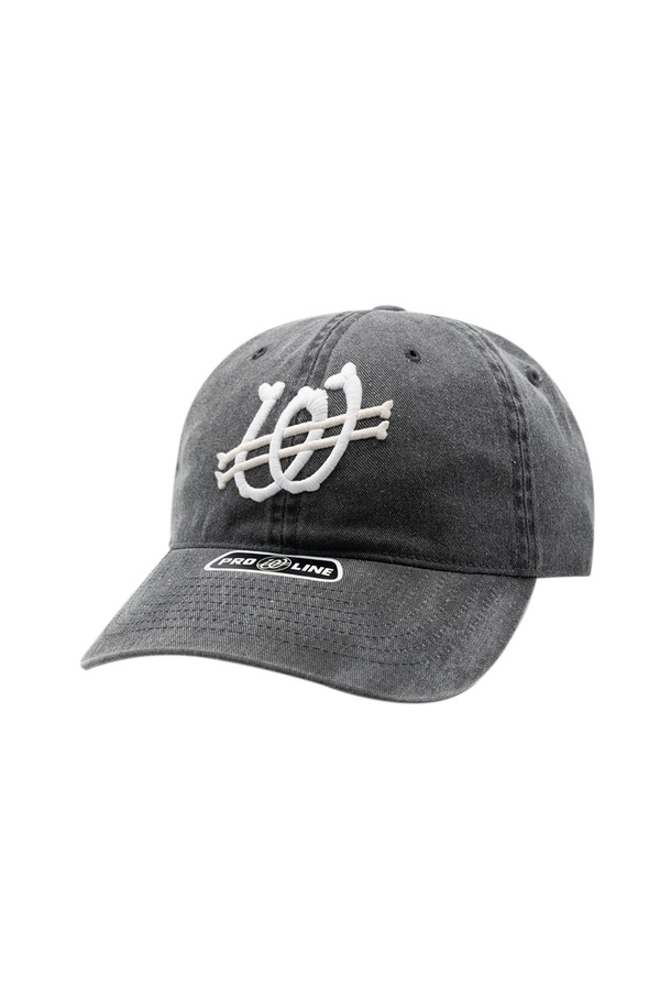 위얼드월드(Weird World)_본투비 피그먼트 볼캡은 캐주얼, 미니멀, 스트리트 스타일을 즐기는 분들을 위한 모자입니다. 깊은 모자 깊이와 일반 챙 넓이로 편안한 착용감을 선사하며, 봄, 여름, 가을 계절에 착용하기 좋습니다. 면 소재로 제작되어 부드러운 촉감을 느낄 수 있으며, 피그먼트 워싱과 빈티지한 컬러감으로 독특한 분위기를 연출합니다. 원포인트 본 로고 디자인과 사이즈 조절 기능이 있어 동네 마실룩, 산책룩, 봄 소풍룩 등 다양한 TPO에 활용 가능합니다.
