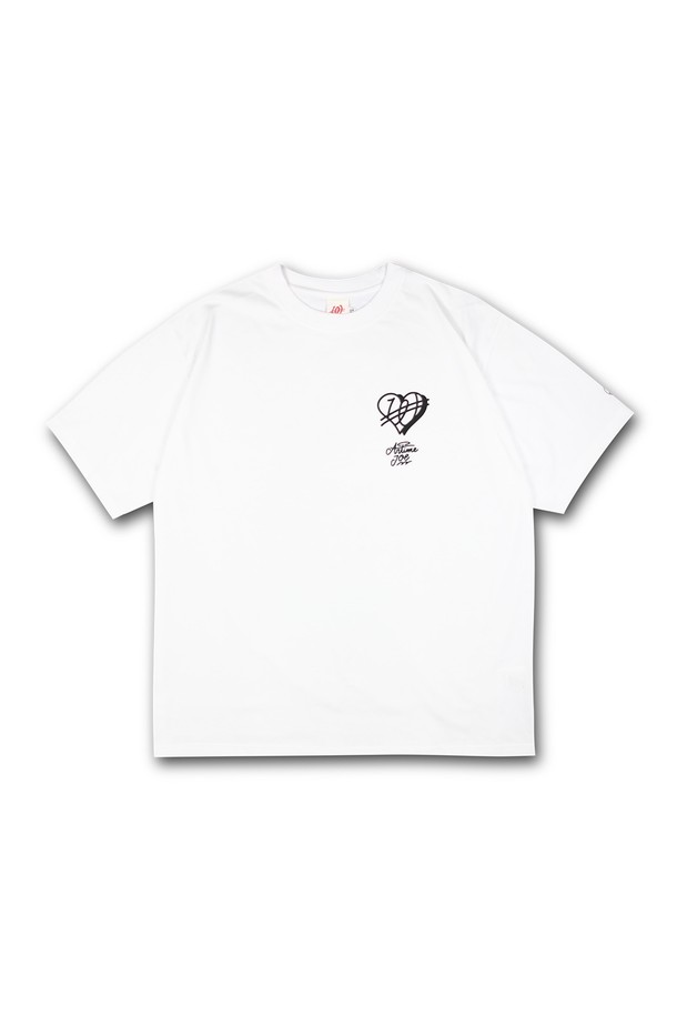 위얼드월드(WEIRDWORLD)와 아티미조(ARTIMEJOE)의 콜라보레이션 티셔츠입니다. 부드러운 면 소재로 제작되어 편안한 착용감을 제공하며, 봄, 여름 시즌에 적합합니다. 레귤러 핏에 라운드넥 디자인으로, 캐주얼 및 스트릿 스타일을 연출하기 좋습니다. 전면에 위얼드월드 로고와 아티미조의 프린트가 돋보이며, 화이트 컬러로 다양한 스타일에 매치하기 용이합니다. 일상복으로 활용하기 좋은 반소매 티셔츠입니다.
