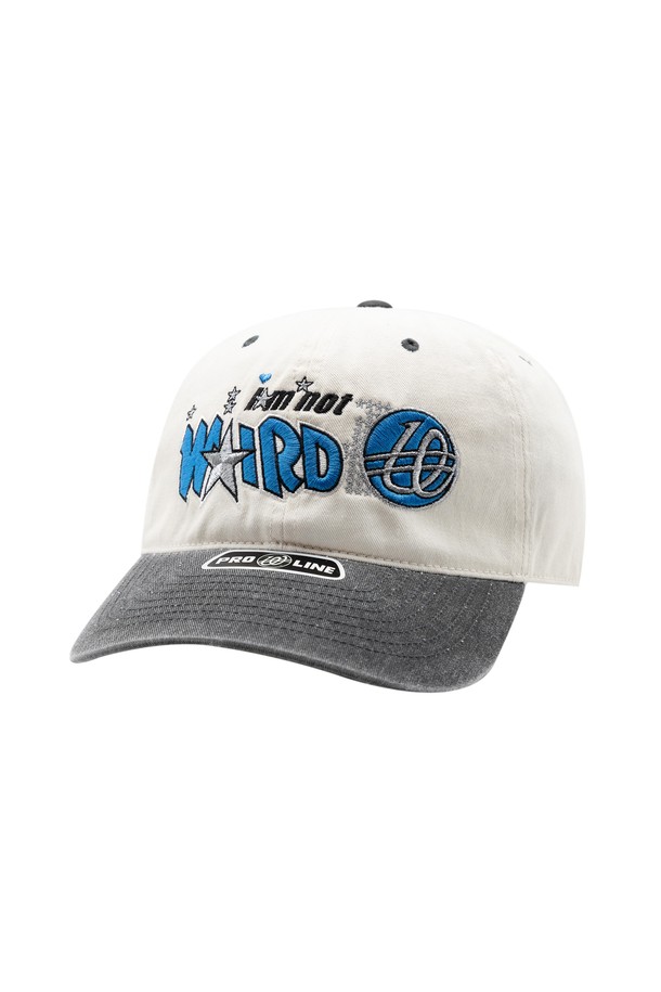 위얼드월드 I'm not weird (아임 낫 위어드) 피그먼트 배색 볼캡은 부드러운 면 소재로 제작되어 편안한 착용감을 선사합니다. 화이트와 그레이 두 가지 색상으로 제공되며, 일상, 산책룩, 봄 소풍룩 등 다양한 TPO에 활용 가능합니다. 캐주얼, 미니멀, 시티보이 스타일을 연출하기에 적합하며, 로고 자수와 배색 디자인으로 포인트를 더했습니다. 피그먼트 워싱 처리로 빈티지한 매력을 더한 이 볼캡은 봄, 여름, 가을 계절에 활용하기 좋습니다.
