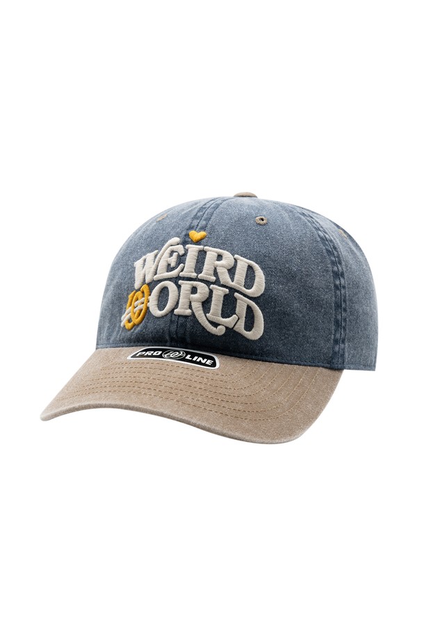 위얼드월드 아크로고 피그먼트 배색 볼캡은 캐주얼, 미니멀, 클래식 스타일을 즐기는 분들을 위한 모자입니다. 부드러운 면 소재로 제작되어 편안한 착용감을 선사하며, 봄, 여름, 가을 계절에 활용하기 좋습니다. 네이비와 베이지 두 가지 색상으로 출시되었으며, 일상복이나 산책, 여행 시에도 멋스럽게 연출할 수 있습니다. 자수와 배색 디테일이 돋보이며, 피그먼트 워싱 처리로 빈티지한 매력을 더했습니다. 일반적인 모자 깊이와 챙 넓이로 제작되어 누구나 부담 없이 착용할 수 있습니다.
