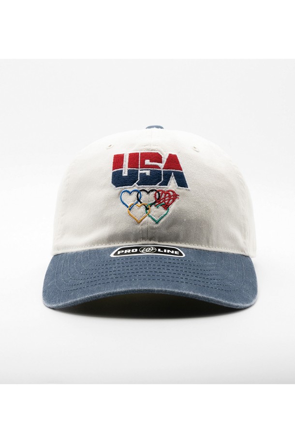 1996 USA 올림픽 피그먼트 배색 볼캡입니다. 부드러운 면 소재로 제작되어 편안한 착용감을 선사하며, 깊은 모자 깊이와 일반 챙 넓이로 안정적인 핏을 제공합니다. 화이트와 블루 컬러 배색이 돋보이며, 빈티지한 컬러감과 올림픽, 하트 로고 프린트가 디자인 포인트입니다. 사이즈 조절이 가능하며, 피그먼트 워싱 처리로 자연스러운 멋을 더했습니다. 캐주얼, 미니멀, 스포티 스타일은 물론 여행룩에도 잘 어울려 얼굴이 작아 보이는 효과를 줍니다.
