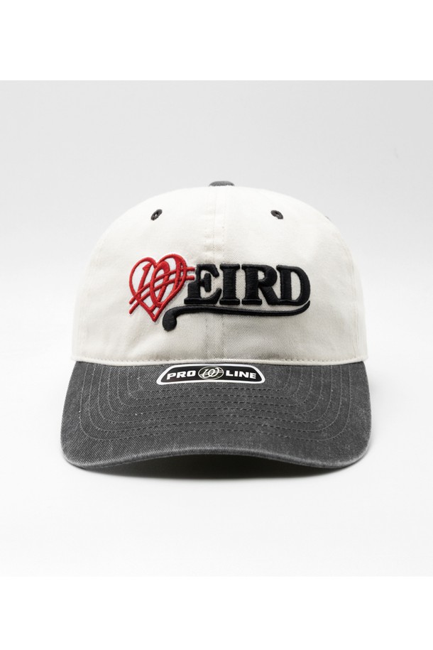 웨이브 하트로고 피그먼트 배색 볼캡은 캐주얼, 미니멀, 스트리트 스타일을 즐기는 분들을 위한 아이템입니다. 부드러운 면 소재로 제작되어 편안한 착용감을 선사하며, 깊은 모자 깊이로 얼굴이 작아 보이는 효과를 줍니다. 빈티지한 피그먼트 가공과 웨이브 하트 로고 디자인이 돋보이며, 배색 컬러가 개성 있는 포인트를 더합니다. 봄, 여름, 가을, 산책룩에 활용하기 좋으며, 조절 가능한 사이즈로 누구나 편안하게 착용할 수 있습니다.
