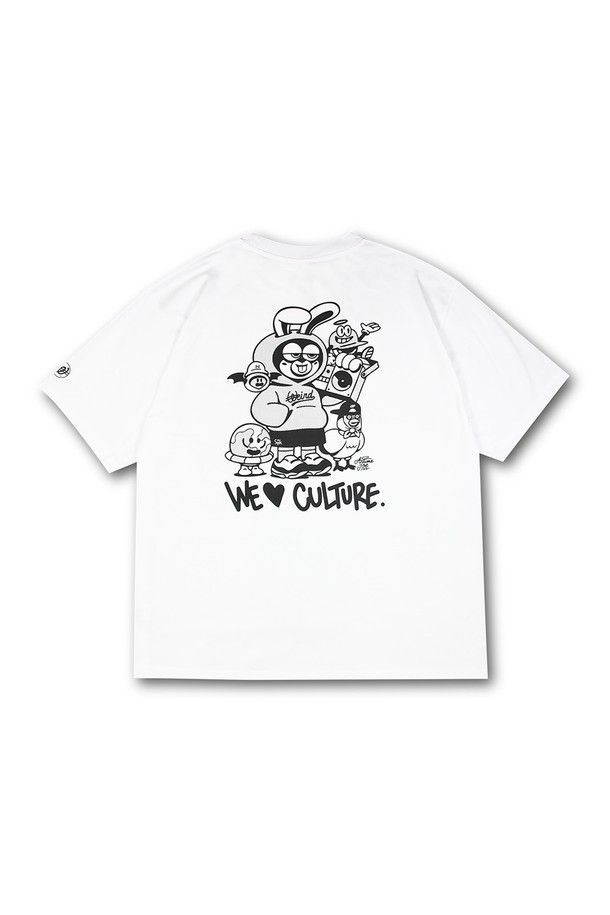 위얼드월드(WEIRDWORLD)와 아티미조(ARTIMEJOE)의 콜라보레이션 티셔츠입니다. 부드러운 면 소재로 제작되어 편안한 착용감을 제공하며, 봄, 여름 시즌에 적합합니다. 레귤러 핏에 라운드넥 디자인으로, 캐주얼 및 스트릿 스타일을 연출하기 좋습니다. 전면에 위얼드월드 로고와 아티미조의 프린트가 돋보이며, 화이트 컬러로 다양한 스타일에 매치하기 용이합니다. 일상복으로 활용하기 좋은 반소매 티셔츠입니다.
