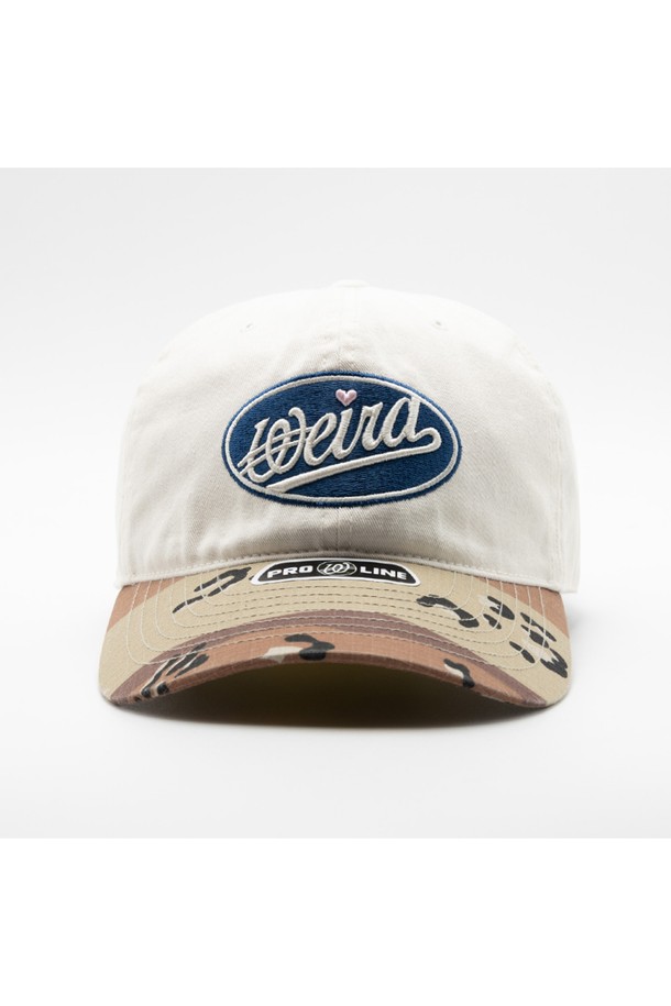 위얼드월드 서클로고와펜 데저트 카모 볼캡은 베이지와 카키 두 가지 색상으로 출시되어 캐주얼, 미니멀, 스트리트 스타일을 즐기는 분들께 적합합니다. 봄, 여름, 가을 계절에 착용하기 좋으며, 면 소재로 제작되어 부드러운 촉감을 선사합니다. 일반적인 모자 깊이와 챙 넓이로 편안한 착용감을 제공하며, 카모 패턴과 로고 와펜 디자인이 돋보입니다. 조절 가능한 스트랩이 있어 머리 사이즈에 맞춰 편리하게 사용할 수 있으며, 여행룩, 캠핑룩 등 다양한 TPO에 활용 가능합니다.
