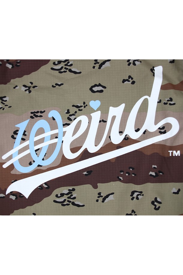 위얼드월드_카모플라쥬 (Camouflage) 웨이브로고 후드 집업 데저트카모는 봄, 가을 시즌에 어울리는 아우터입니다. 스트릿, 밀리터리 스타일을 기반으로 하며, 일상에서 편안하게 착용할 수 있습니다. 데저트 카모 패턴과 웨이브 로고 디자인이 특징이며, YKK 투웨이 지퍼와 립스탑 원단을 사용하여 실용성을 높였습니다. 상하단 분리 개폐가 가능하여 활동성을 더하고, 긴 소매 기장과 레귤러 기장으로 제작되었습니다. 가을 나들이룩, 캠핑룩, 고프코어 스타일을 연출하기에 좋습니다.
