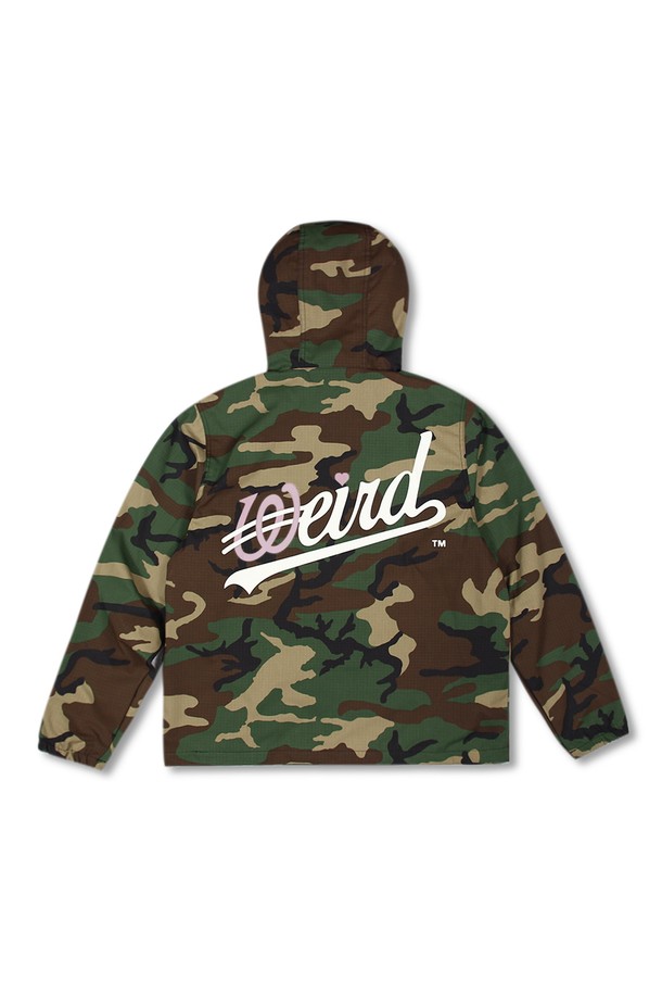 위얼드월드_카모플라쥬 웨이브로고 후드 집업 우드랜드 카모는 밀리터리 무드의 스트릿 스타일을 완성하는 남성용 후드 집업입니다. 봄, 가을에 착용하기 좋으며, 면과 폴리에스테르 혼방의 두꺼운 소재로 제작되어 따뜻함을 선사합니다. 우드랜드 카모플라쥬 패턴과 웨이브 로고 디자인이 특징이며, YKK 투웨이 지퍼와 립스탑 원단으로 내구성을 높였습니다. 레귤러핏으로 편안하게 착용 가능하며, 일상복으로 활용하기 좋습니다. 긴 소매 기장의 후드 집업으로, 캐주얼하고 워크웨어 스타일을 연출할 수 있습니다.
