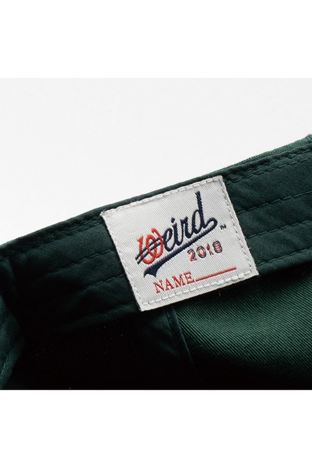 서울 씨티 로고 배색 볼캡은 깊은 모자 깊이와 넓은 챙으로 제작되어 스타일과 실용성을 모두 갖춘 모자입니다. 그린, 베이지 컬러로 출시되었으며, 면 소재로 제작되어 편안한 착용감을 선사합니다. 서울 씨티 로고와 배색 디자인이 특징이며, 스트릿 무드를 연출하기 좋습니다. 사이즈 조절이 가능하여 얼굴이 작아 보이는 효과를 주며, 캐주얼, 스트리트, 미니멀 스타일을 즐겨 입는 분들께 추천합니다. 산책룩, 여행룩 등 다양한 TPO에 활용할 수 있습니다.
