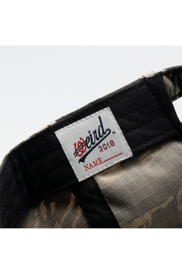 위얼드월드 하트 올림픽 타이거카모 볼캡은 남녀 공용으로 착용 가능한 볼캡입니다. 봄, 여름, 가을 계절에 어울리며, 면 소재로 제작되어 편안한 착용감을 제공합니다. 카모 패턴과 자수, 로고 디자인이 돋보이며, 하트 올림픽 디자인으로 포인트를 더했습니다. 일상, 여행룩, 캠핑룩 등 다양한 TPO에 캐주얼, 스트리트, 고프코어 스타일을 연출하기 좋습니다.
