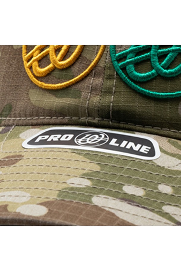 위얼드월드(Weird World)_올림픽 카모 볼캡은 남녀 모두 착용 가능한 볼캡입니다. 면과 폴리에스테르 혼방 소재로 제작되어 부드러운 촉감을 선사하며, 봄, 여름, 가을 계절에 착용하기 좋습니다. 깊은 모자 깊이와 넉넉한 둘레로 편안한 착용감을 제공하며, 카모 패턴과 로고 자수 디자인이 특징입니다. 캐주얼 및 스트릿 스타일 연출에 적합하며, 페이스 슬리밍 효과를 기대할 수 있습니다.
