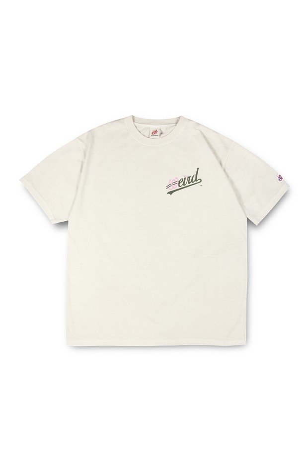 위얼드월드_웨이브 바스켓볼 피그먼트 티셔츠_IVORY는 스트릿 및 스포티 무드를 연출하는 공용 티셔츠입니다. 봄, 여름 시즌에 어울리는 레귤러핏 반소매 디자인으로, 피그먼트 가먼트 다잉 처리와 DTP 그라데이션 프린팅으로 빈티지한 멋을 더했습니다. 고밀도 CP 단일 원단과 아이보리 컬러, 라운드넥 디자인으로 여행룩, 산책룩 등 다양한 TPO에 활용하기 좋습니다.
