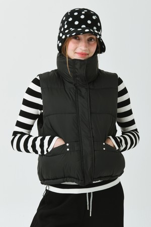 25FW 하이넥 카라 루즈 핏 블랙 패딩 베스트_BLACK-a