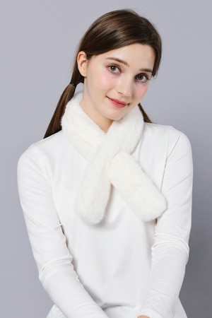 25FW 인조 퍼 크로스 인써트 아이보리 넥 워머_IVORY-a