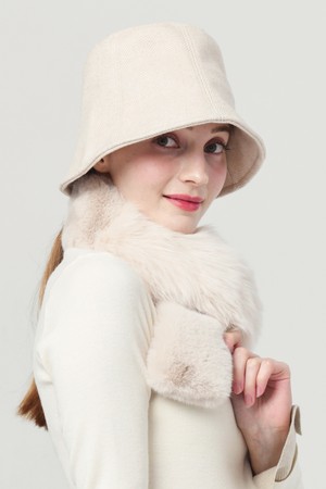 25FW 천연 폭스  앤  퍼  패치  소프트 오트밀 베이지 넥 워머_BEIGE-a