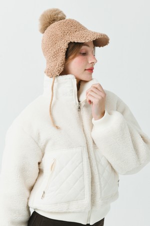 25W 소프트 타입 뽀글이 카멜 베이지 방울 귀달이 캡_BEIGE-a