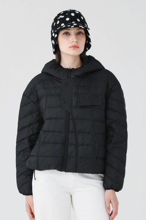 26FW 스냅 볼륨 하이넥 숏 오리털 패딩 블랙 점퍼_BLACK-a