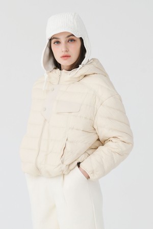 26FW 스냅 볼륨 하이넥 숏 오리털 패딩 크림 베이지 점퍼_IVORY-a