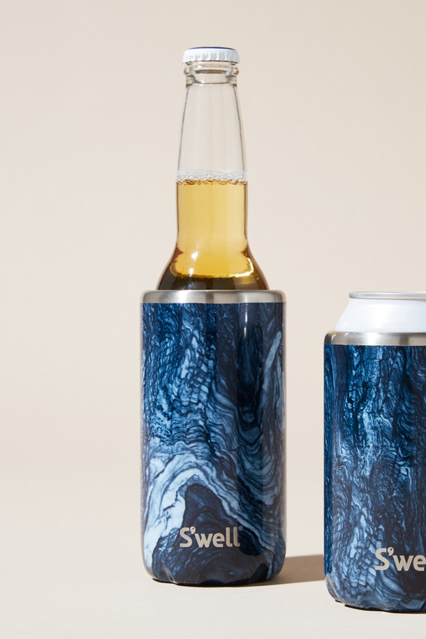 [스웰] 프리미엄 바웨어 슬림 아이스 드링크 칠러 350ml는 음료를 보관하고 보온 및 보냉 기능을 제공하는 텀블러/보틀입니다. 슬림형 디자인으로 휴대성이 뛰어나며, 시즌별 다양한 디자인과 멀티컬러 옵션을 제공하여 개성을 표현할 수 있습니다. 최대 10자 이내의 영문/한글 수직 각인이 가능하여 나만의 텀블러를 만들 수 있으며, B Corp 인증을 받은 제품입니다. 또한, 정품인증 시스템을 통해 믿고 사용할 수 있습니다.
