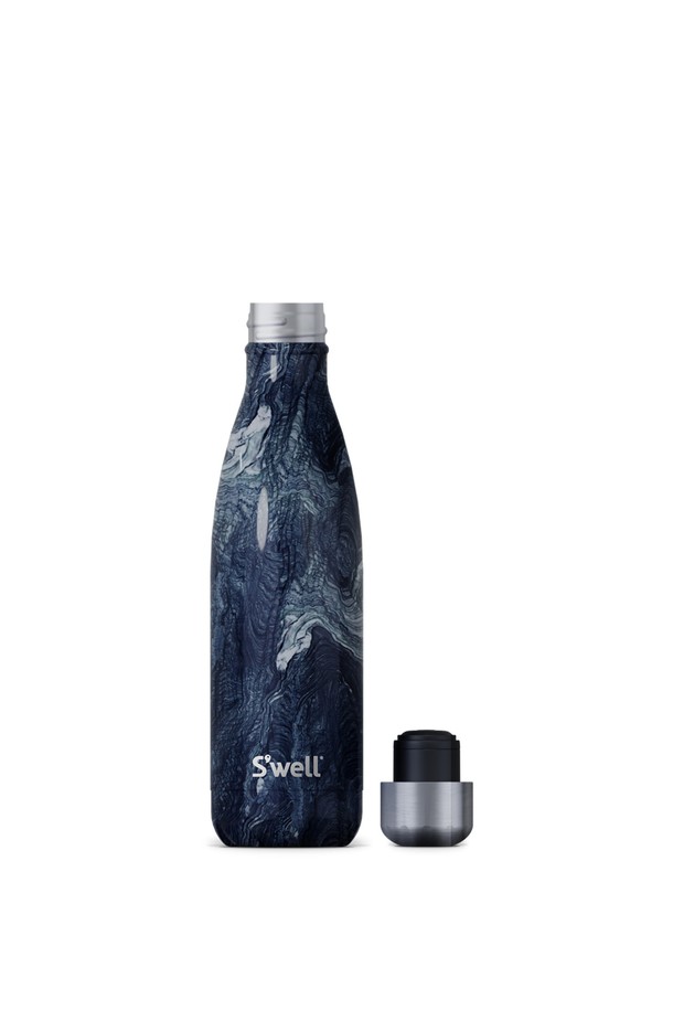 [스웰] 프리미엄 보틀 500ml는 고급스러운 디자인과 뛰어난 기능성을 갖춘 보틀입니다. 네이비와 블루 컬러, 마블 무늬가 세련된 외관을 연출하며, 500ml 용량으로 휴대하기 좋습니다. 스테인리스 스틸 소재의 이중 구조와 진공 단열 기술로 보온 및 보냉 효과를 제공합니다. 누수 방지 기능으로 안심하고 사용할 수 있으며, 일상생활에서 편리함을 더해줍니다.

