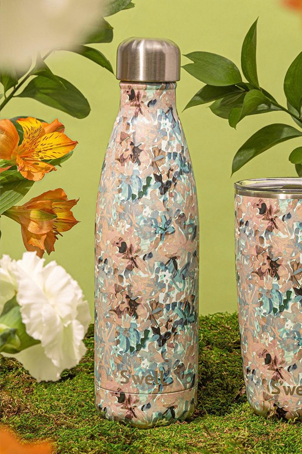 [스웰] 프리미엄 보틀 500ml는 일상생활에서 사용하기 좋은 텀블러/보틀입니다. 핑크와 그린 색상에 플라워 패턴으로 디자인되어 시각적인 아름다움을 더합니다. 500ml 용량의 스테인리스 소재로 제작되었으며, 이중구조와 진공단열 기술로 보온 및 보냉 기능을 제공합니다. 누수 방지 기능과 스크류 캡으로 편리함을 더했으며, 음료를 안전하게 보관할 수 있습니다.
