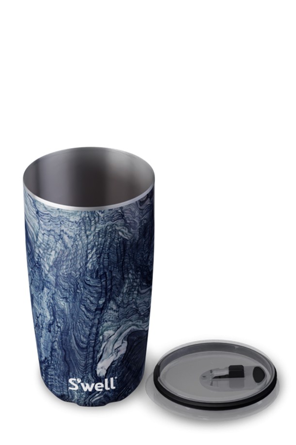 [스웰] 텀블러 530ml는 시원한 블루 컬러에 고급스러운 대리석 무늬가 돋보이는 텀블러입니다. 530ml 용량으로 넉넉하게 음료를 즐길 수 있으며, 스테인리스 스틸 소재와 이중 구조로 제작되어 보온 및 보냉 기능을 제공합니다. 이중 구조 뚜껑과 내부 축 돌출 디자인으로 사용 편의성을 높였으며, 열탕 소독, 식기세척기, 전자레인지 사용은 불가합니다. 탄산음료는 넣지 않도록 주의하여 사용하시기 바랍니다.

