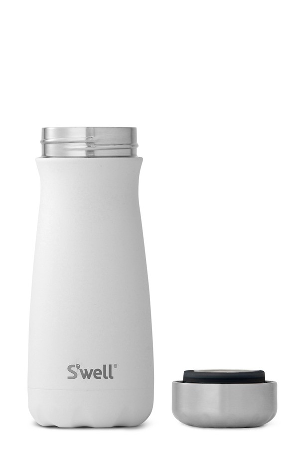 [스웰] 프리미엄 트래블러 470ml는 휴대용 스테인리스 스틸 텀블러입니다. 470ml 용량으로 넉넉하게 음료를 담을 수 있으며, 화이트 색상으로 깔끔한 디자인을 자랑합니다. 이중 구조와 진공 단열 기술을 적용하여 보온과 보냉 기능을 동시에 제공합니다. [스웰] 프리미엄 트래블러는 언제 어디서든 음료를 즐길 수 있도록 도와주는 실용적인 아이템입니다.
