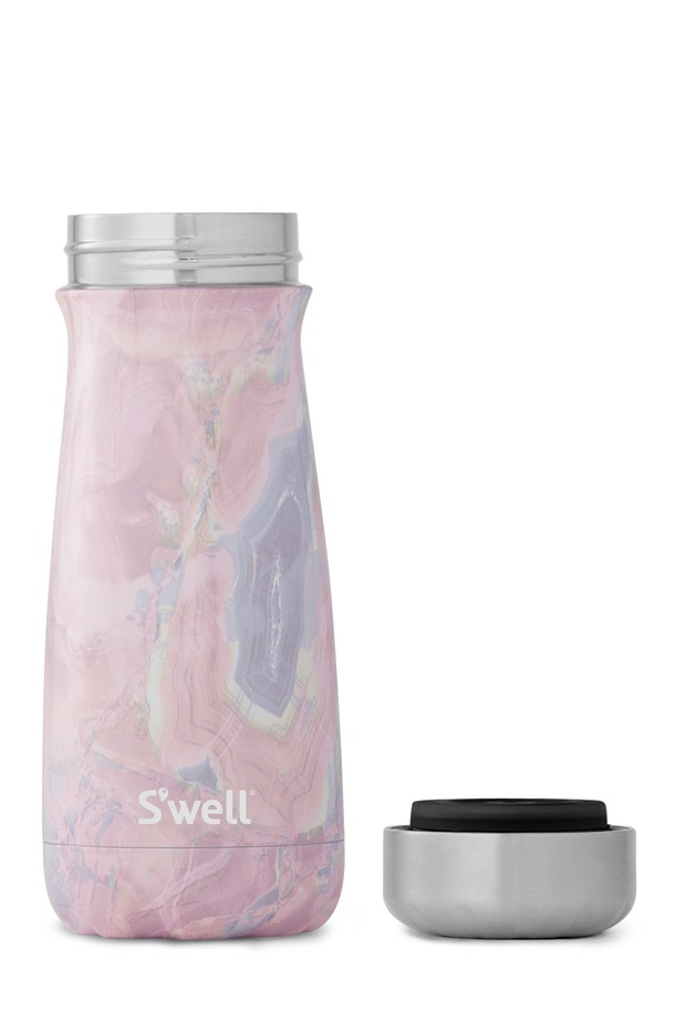 [스웰] 프리미엄 트래블러 470ml는 뛰어난 보온, 보냉 기능을 갖춘 텀블러입니다. 470ml 용량에 핑크, 화이트, 블루 세 가지의 세련된 마블 패턴 컬러로 제공됩니다. 고급 스테인리스 스틸 소재와 이중 구조로 제작되어 휴대성이 뛰어나며 생활 방수 기능까지 갖췄습니다. [스웰] 프리미엄 트래블러는 프리미엄 디자인과 뛰어난 기능성을 동시에 원하는 분들께 적합합니다. 언제 어디서든 음료를 최적의 상태로 즐길 수 있도록 도와줍니다.
