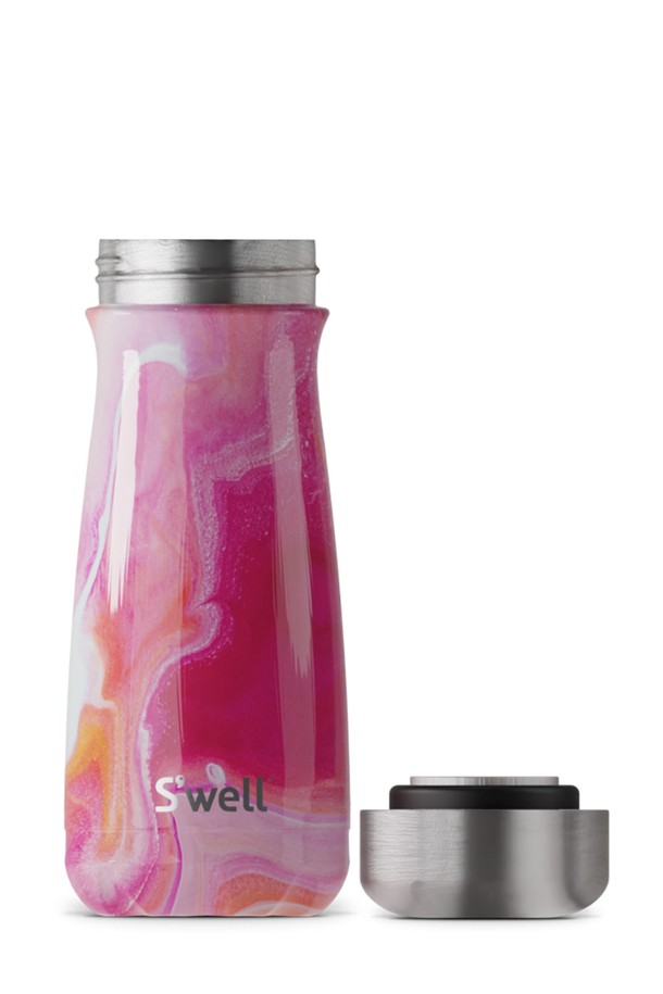 [스웰] 프리미엄 트래블러 470ml는 스타일리시한 음료 보관을 위한 텀블러/물병입니다. 470ml 용량으로, 스테인리스스틸 소재의 이중벽 구조를 통해 뛰어난 보온 및 보냉 기능을 제공합니다. 핑크와 오렌지 색상에 마블 무늬가 더해져 세련된 디자인을 자랑하며, 내부 축 돌출 설계를 통해 실용성을 높였습니다. 음료 보관 및 온도 유지를 위한 최적의 선택이며, 제조 공정상 이음새가 있을 수 있습니다.
