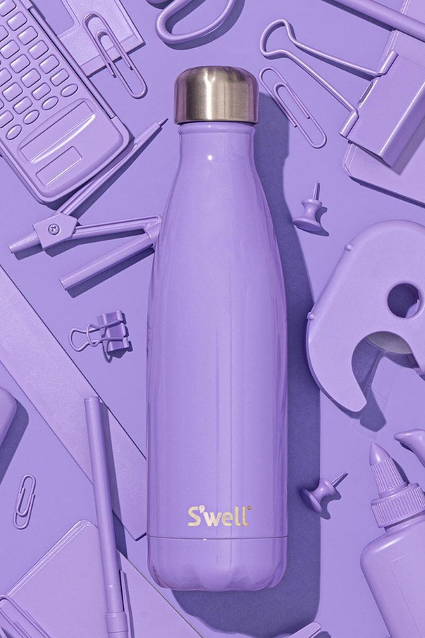 [스웰] 프리미엄 보틀 500ml는 음료를 보관하기에 적합한 텀블러/보틀입니다. 스테인리스 스틸, PP, 실리콘 소재로 제작되었으며, 보온 및 보냉 기능을 갖춰 실용성을 높였습니다. 슬림한 디자인과 곡선형 바디, 이중벽 구조로 그립감이 우수하며, 누수 방지 및 결로 방지 기능으로 더욱 편리하게 사용할 수 있습니다. Teakwood, Calacatta Gold, Pyrite, Rose Agate 등 17가지 다채로운 컬러 옵션으로 제공됩니다. 500ml 사이즈로, 일상생활에서 유용하게 활용할 수 있습니다.
