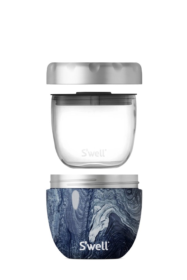 [스웰] 프리미엄 잇츠 투인원 도시락 636ml는 블루와 화이트 두 가지 색상으로 출시된 보온/보냉 기능을 갖춘 도시락통입니다. 스테인리스스틸 소재로 제작되었으며 2단 구성과 투인원 타입 디자인이 특징입니다. 636ml 용량으로 넉넉한 양을 담을 수 있으며, 마블 패턴이 적용되어 고급스러운 느낌을 더했습니다. 일상생활에서 편리하게 사용할 수 있는 프리미엄 도시락입니다.
