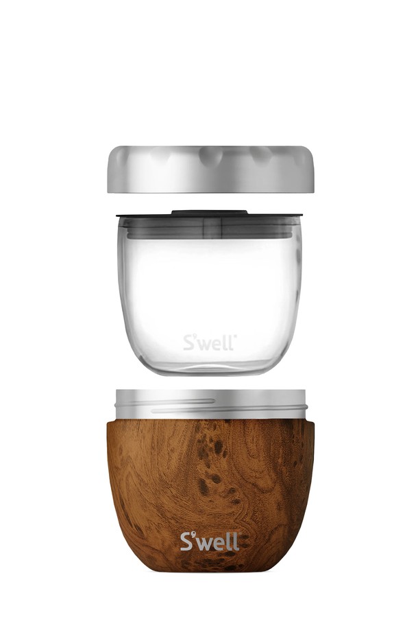 [스웰] 프리미엄 잇츠 투인원 도시락 636ml는 보온 보냉 기능을 갖춘 프리미엄 도시락입니다. 이중 구조로 설계되어 뛰어난 보온/보냉 효과를 제공하며, 636ml 용량으로 넉넉한 수납이 가능합니다. 브라운과 실버 두 가지 컬러 옵션이 있으며, 고급스러운 우드 그레인 마감으로 세련된 디자인을 자랑합니다. 스테인리스 스틸과 우드 소재를 사용하여 내구성을 높였습니다.
