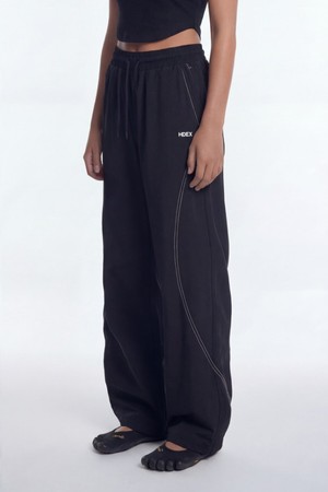 스티치 커브드 나일론 스판 팬츠 W (Black)_BLACK-a