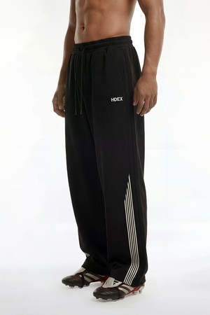 이지 커브드 트랙 스웨트 팬츠 (Black)_BLACK-a