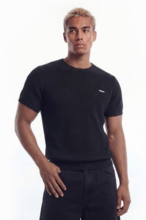 이지 머슬핏 라운드 니트 (Black)_BLACK-a