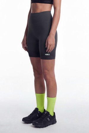 우먼스 펌 서포트 바이커 쇼츠 4.0 (Charcoal)_GREY-a