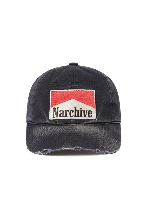 더스트 클럽 워시드 치노 캡 블랙은 캐주얼, 미니멀, 스트리트 스타일을 즐기는 분들을 위한 모자입니다. 부드러운 촉감의 고밀도 면 소재로 제작되어 편안한 착용감을 선사하며, 빈티지 워싱 처리로 자연스러운 멋을 더했습니다. 전면에 3D 자수 로고가 돋보이며, 조절 가능한 스트랩과 버클 디테일로 착용자의 머리 사이즈에 맞춰 편안하게 착용할 수 있습니다. 일상, 산책, 여행 등 다양한 TPO에 활용하기 좋은 한정판 캡 모자입니다. 모자 깊이는 약 15cm입니다.
