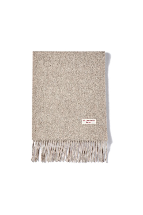 부드러운 촉감의 퓨어 울 소재로 제작된 에센셜 머플러, 베이지 색상입니다. 가을, 겨울 시즌에 어울리는 두꺼운 두께감으로 뛰어난 보온성을 제공하며, 베이직하고 클래식한 스타일을 연출합니다. 무지 디자인에 프린지 디테일이 더해져 포인트를 줍니다. 출근룩과 모임룩, 어떤 스타일에도 미니멀하면서도 세련된 분위기를 더해줍니다. 퓨어 울 특유의 고급스러운 감촉을 느껴보세요.
