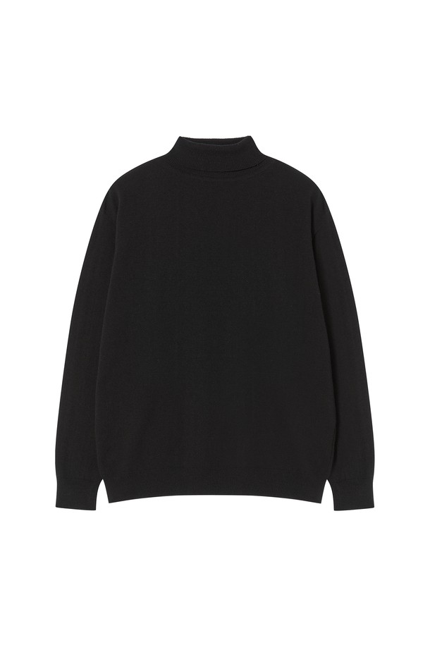 깊이 있는 블랙 컬러가 돋보이는 럭스 캐시미어 블렌드 터틀넥 니트입니다. 캐시미어와 울 소재의 혼방으로 제작되어 부드러운 촉감과 뛰어난 보온성을 선사합니다. 미니멀하고 베이직한 디자인으로, 가을, 겨울 시즌 출근룩, 오피스룩, 모임룩 등 다양한 TPO에 활용 가능합니다. 레귤러핏과 긴소매, 터틀넥 디자인으로 클래식하면서도 세련된 스타일을 연출합니다. 럭셔리하고 프리미엄한 분위기를 더해주는 아이템입니다.
