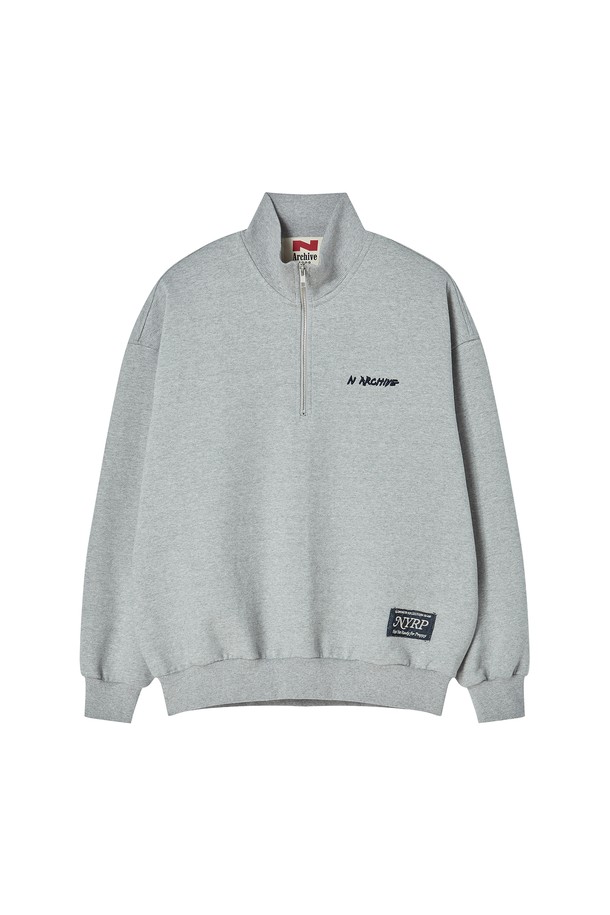 헤리티지 집 저지 티셔츠 그레이는 남성용 상의 티셔츠입니다. 부드러운 면 소재에 두꺼운 두께감으로 제작되어, 봄, 가을, 겨울 시즌에 캐주얼하고 베이직한 스타일을 연출하기 좋습니다. 레귤러핏 라운드넥 디자인에 긴 소매 기장으로, 일상생활에서 편안하게 착용할 수 있습니다. 집업 스타일과 저지 소재의 특징이 돋보이는 무지 티셔츠입니다.
