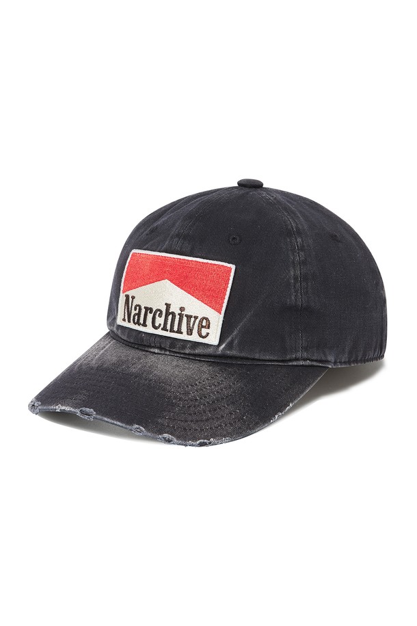 더스트 클럽 워시드 치노 캡 블랙은 캐주얼, 미니멀, 스트리트 스타일을 즐기는 분들을 위한 모자입니다. 부드러운 촉감의 고밀도 면 소재로 제작되어 편안한 착용감을 선사하며, 빈티지 워싱 처리로 자연스러운 멋을 더했습니다. 전면에 3D 자수 로고가 돋보이며, 조절 가능한 스트랩과 버클 디테일로 착용자의 머리 사이즈에 맞춰 편안하게 착용할 수 있습니다. 일상, 산책, 여행 등 다양한 TPO에 활용하기 좋은 한정판 캡 모자입니다. 모자 깊이는 약 15cm입니다.
