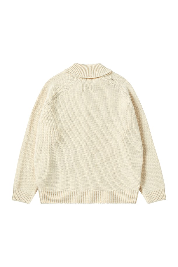 핸드 메이드 디테일이 돋보이는 빈티지 리그 니트 점퍼 아이보리입니다. N Archive Collection Edition의 한정판으로, 울, 나일론, 아크릴, 레이온 혼방의 부드러운 촉감이 특징입니다. 가을, 겨울 시즌 데이트룩 또는 겨울 데일리룩에 클래식하고 미니멀한 스타일을 더해줍니다. 오버핏으로 편안하게 착용 가능하며, YKK 지퍼와 빈티지 스트링 디테일이 돋보입니다. 긴소매에 레귤러 기장으로, 남녀 모두에게 잘 어울리는 니트 점퍼입니다.
