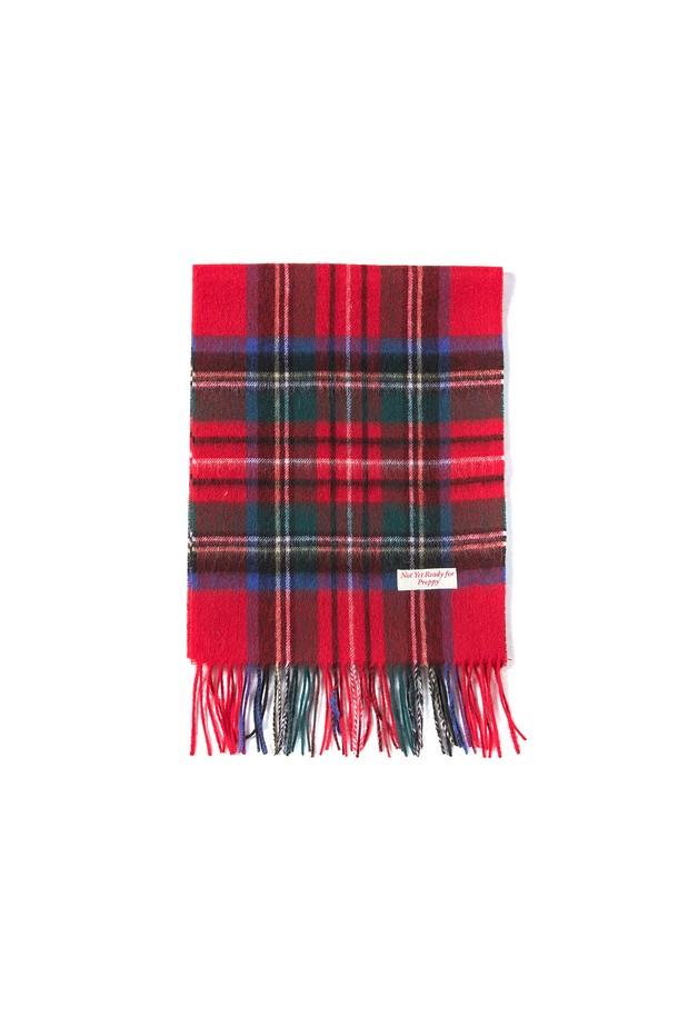 헤리티지 타탄 울 머플러 레드는 클래식한 매력을 선사하는 머플러/스카프입니다. 프리미엄 울 소재로 제작되어 부드러운 촉감과 뛰어난 보온성을 제공하며, 가을/겨울 시즌에 따뜻하게 착용하기 좋습니다. 레드와 그린 컬러의 조화로운 타탄체크 패턴은 어떤 스타일에도 포인트가 되어주며, 프린지 디테일이 돋보입니다. 출근룩이나 모임룩에 고급스러움을 더하고 싶을 때, 클래식, 미니멀, 캐주얼 등 다양한 스타일 연출에 활용할 수 있습니다.
