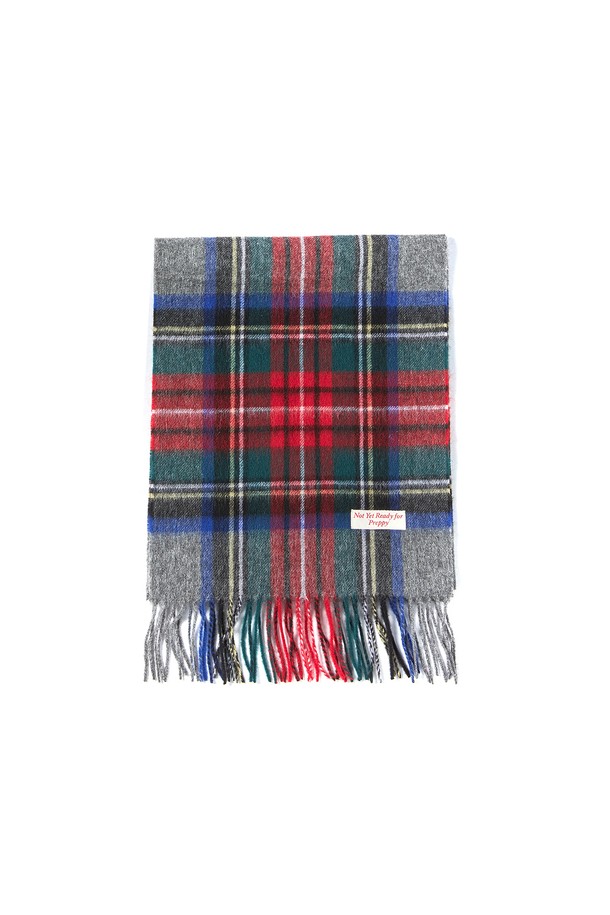 헤리티지 타탄 울 머플러 그레이는 가을, 겨울 시즌에 따뜻함과 스타일을 더해줄 머플러입니다. 부드러운 촉감의 울 소재로 제작되었으며, 두꺼운 두께감으로 보온성을 높였습니다. 클래식한 무드의 타탄체크 패턴과 그레이 컬러가 세련된 분위기를 연출합니다. 출근룩과 모임룩에 포인트 아이템으로 활용하기 좋으며, 클래식, 미니멀, 캐주얼 스타일 모두 소화 가능합니다. 프린지 디테일이 돋보이는 디자인으로, 데일리 아이템으로 활용하기 좋습니다.
