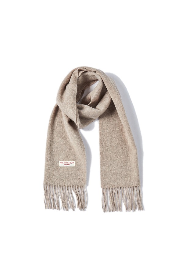 부드러운 촉감의 퓨어 울 소재로 제작된 에센셜 머플러, 베이지 색상입니다. 가을, 겨울 시즌에 어울리는 두꺼운 두께감으로 뛰어난 보온성을 제공하며, 베이직하고 클래식한 스타일을 연출합니다. 무지 디자인에 프린지 디테일이 더해져 포인트를 줍니다. 출근룩과 모임룩, 어떤 스타일에도 미니멀하면서도 세련된 분위기를 더해줍니다. 퓨어 울 특유의 고급스러운 감촉을 느껴보세요.
