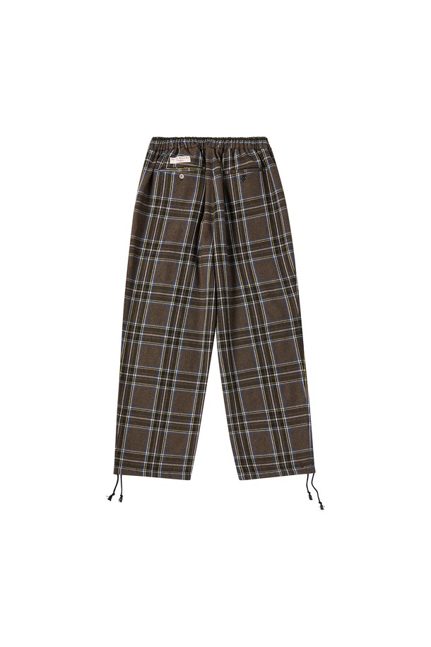 **러프 프린트 플란넬 체크 드로잉 울 팬츠 브라운**은 가을, 겨울 시즌에 어울리는 남성용 바지입니다. 부드러운 울과 플란넬 소재의 혼방으로 제작되어 포근한 착용감을 선사하며, 캐주얼한 스타일을 연출하기 좋습니다. 루즈핏으로 편안함을 강조했으며, 브라운 컬러에 체크 패턴과 프린트 디테일이 더해져 개성 있는 디자인을 완성합니다. 출근룩이나 모임룩 등 다양한 TPO에 활용할 수 있으며, 클래식, 미니멀, 캐주얼 스타일을 즐겨 입는 분들께 추천합니다.
